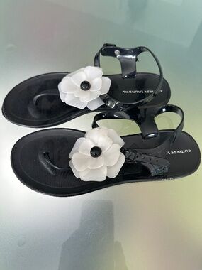 Chinese Laundry T Strap Sandal